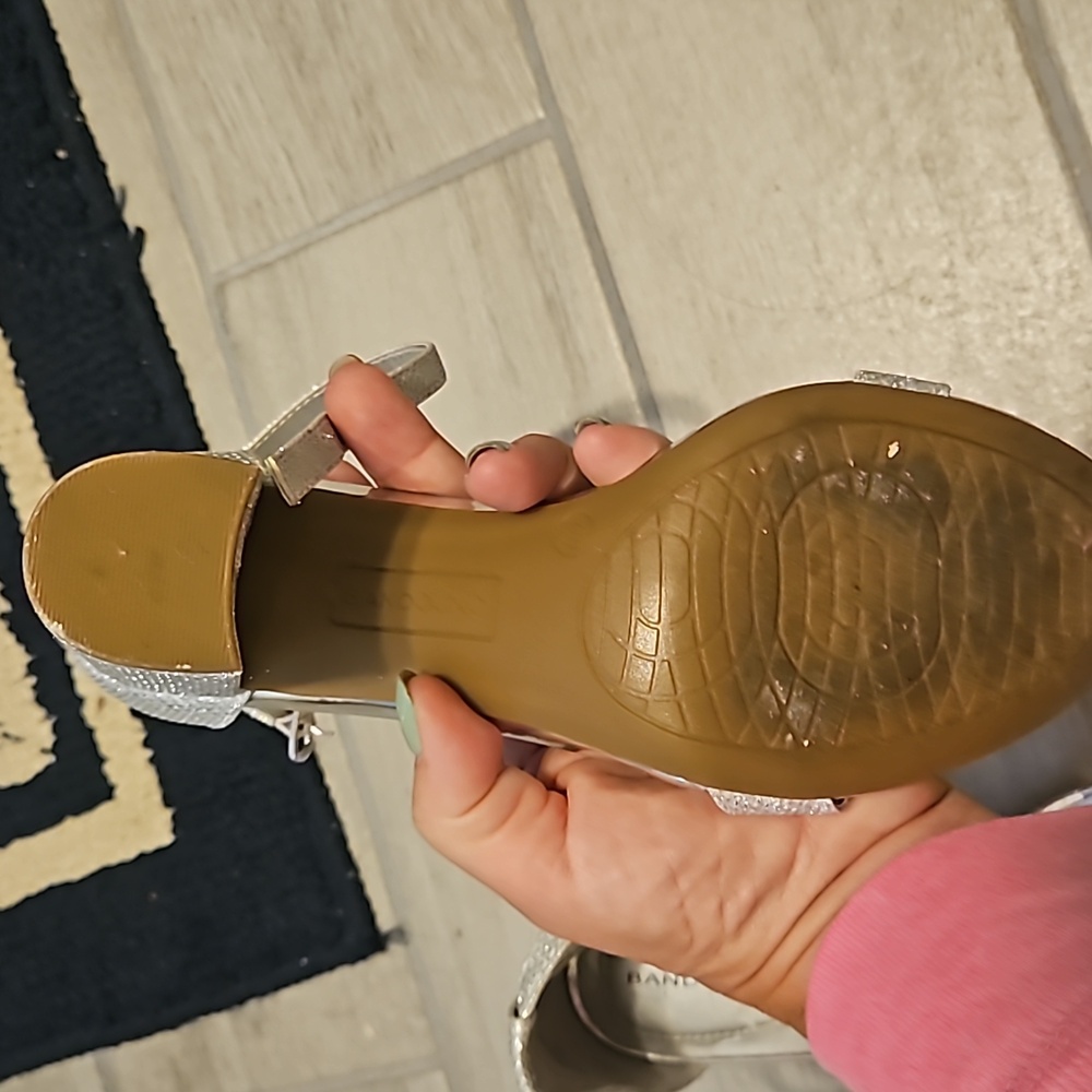 SHOES - Picture 3 of 5